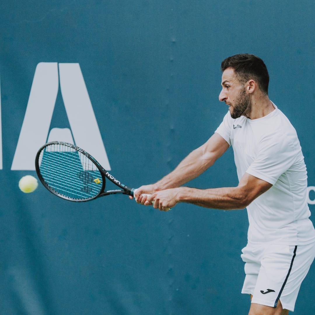 Javier Barranco playing a backhand